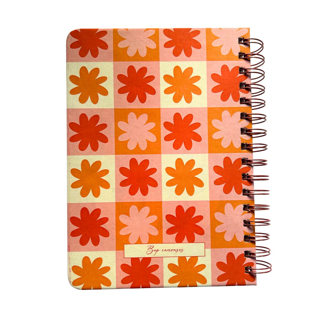 Undated Yearly Planner- Busy bee | Personalized with your name